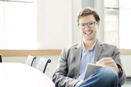 Benjamin Weisser arbeitet als freier Texter in Potsdam, Hannover und Berlin